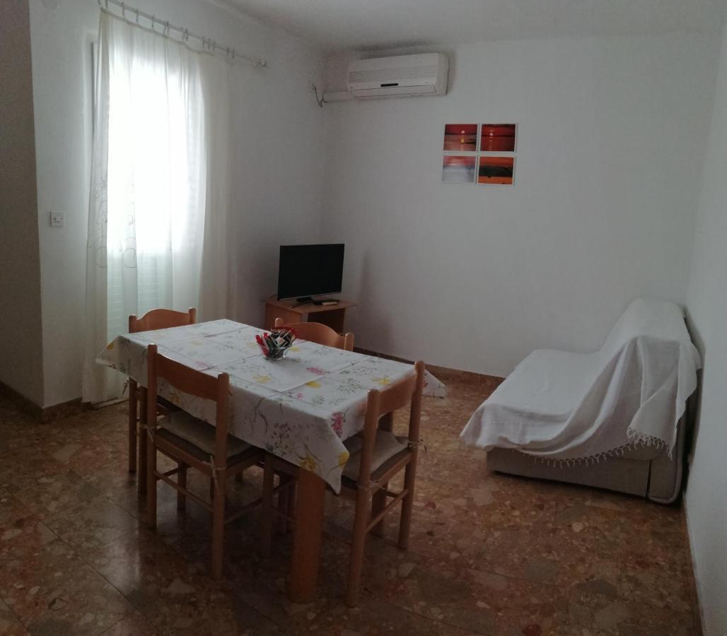 Apartments Vini And Ivana Сучурай Экстерьер фото