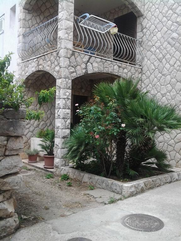 Apartments Vini And Ivana Сучурай Экстерьер фото